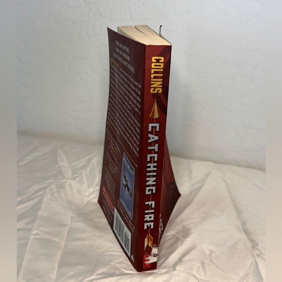 Catching Fire - Hunger Games Series - Picture 2 of 5